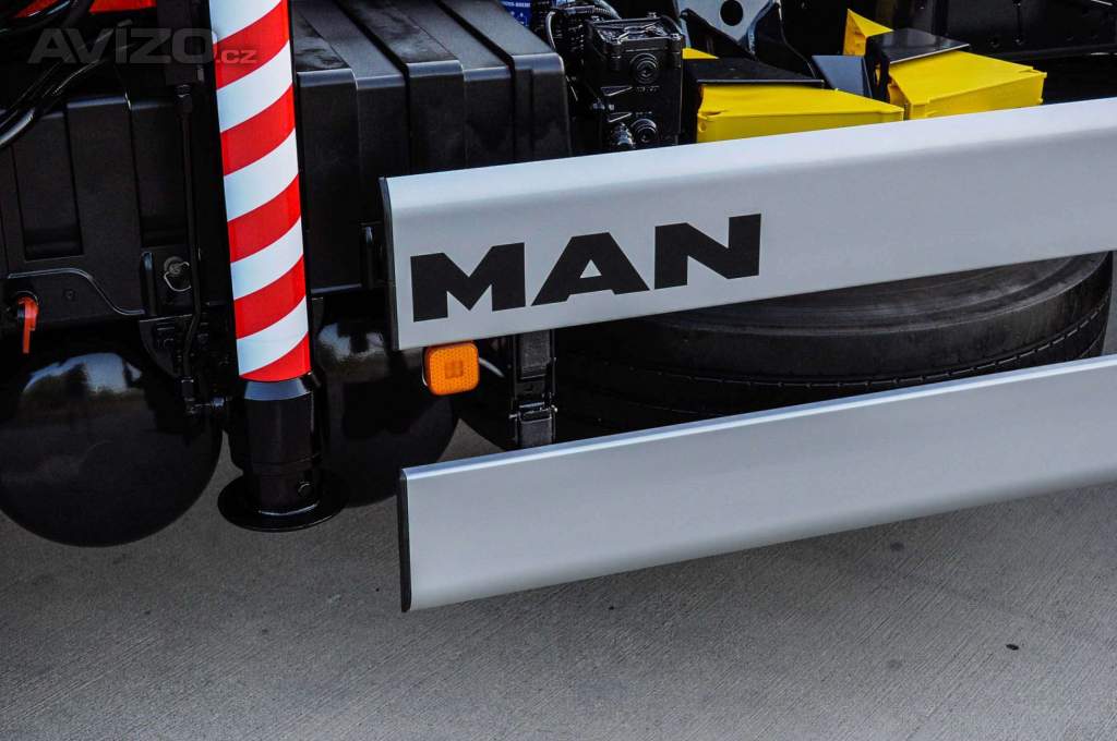 Foto inzerátu MAN TGS 28.320 HÁKOVÝ NOSIČ KONTEJNERŮ + HYDRAULICKÁ RUKA