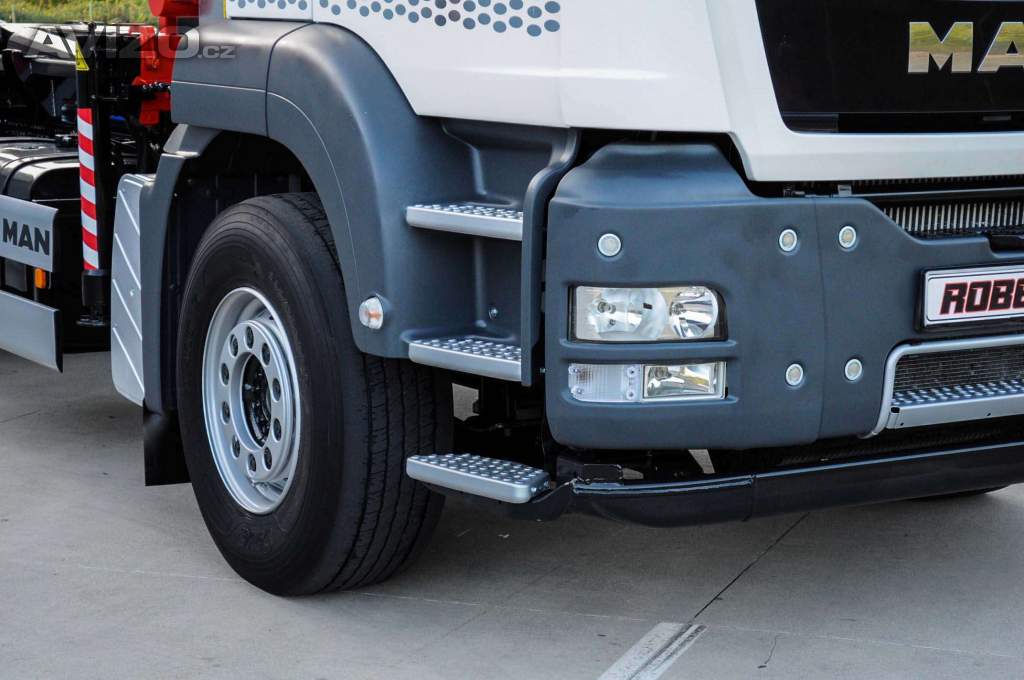 Foto inzerátu MAN TGS 28.320 HÁKOVÝ NOSIČ KONTEJNERŮ + HYDRAULICKÁ RUKA