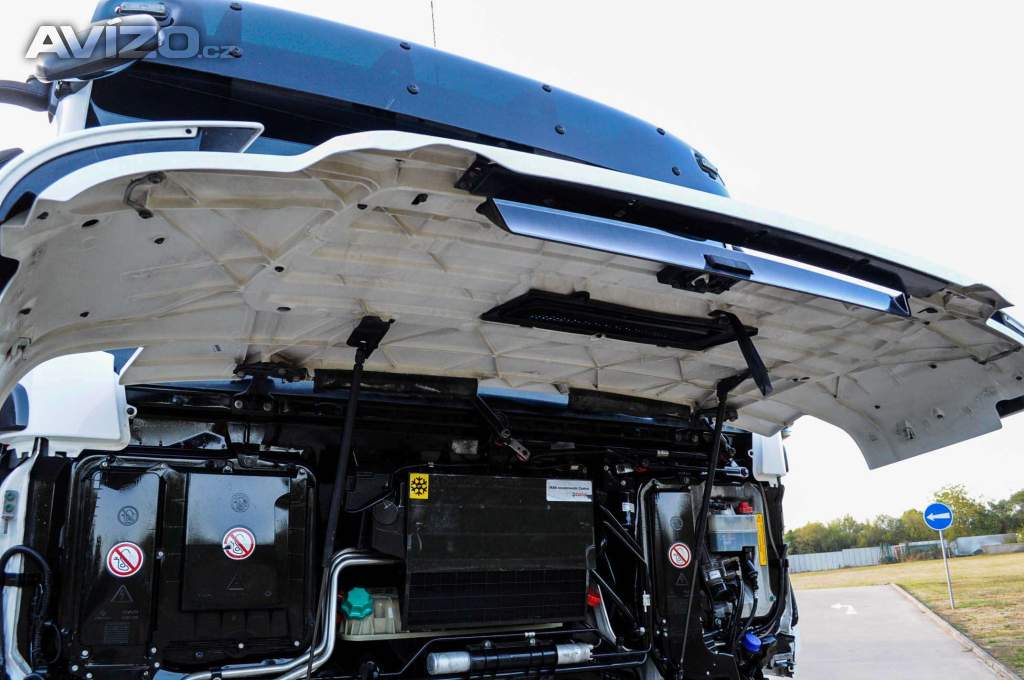 Foto inzerátu MAN TGS 28.320 HÁKOVÝ NOSIČ KONTEJNERŮ + HYDRAULICKÁ RUKA
