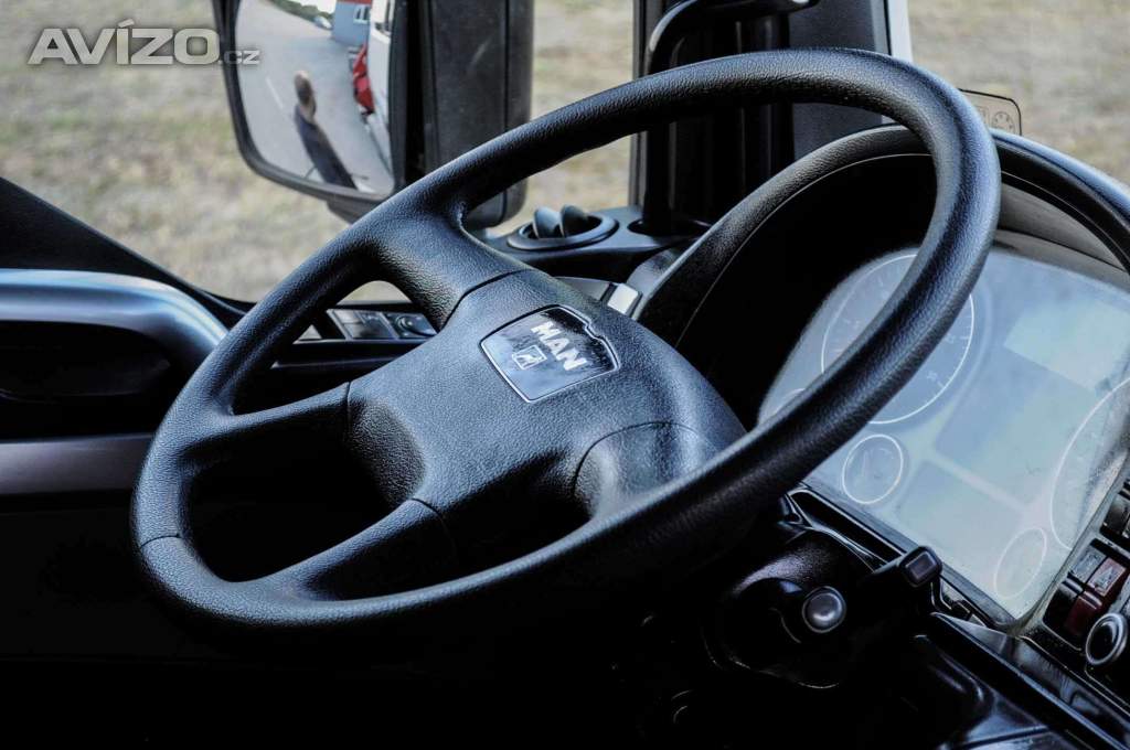 Foto inzerátu MAN TGS 28.320 HÁKOVÝ NOSIČ KONTEJNERŮ + HYDRAULICKÁ RUKA