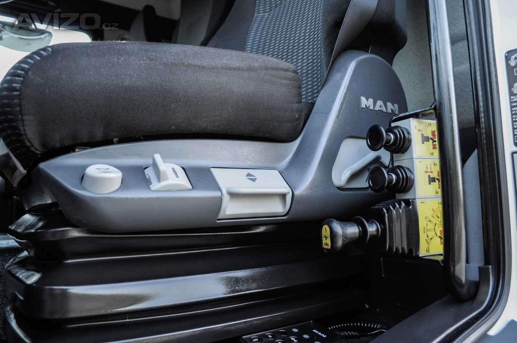 Foto inzerátu MAN TGS 28.320 HÁKOVÝ NOSIČ KONTEJNERŮ + HYDRAULICKÁ RUKA