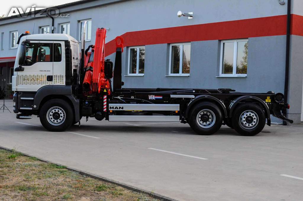 Foto inzerátu MAN TGS 28.320 HÁKOVÝ NOSIČ KONTEJNERŮ + HYDRAULICKÁ RUKA