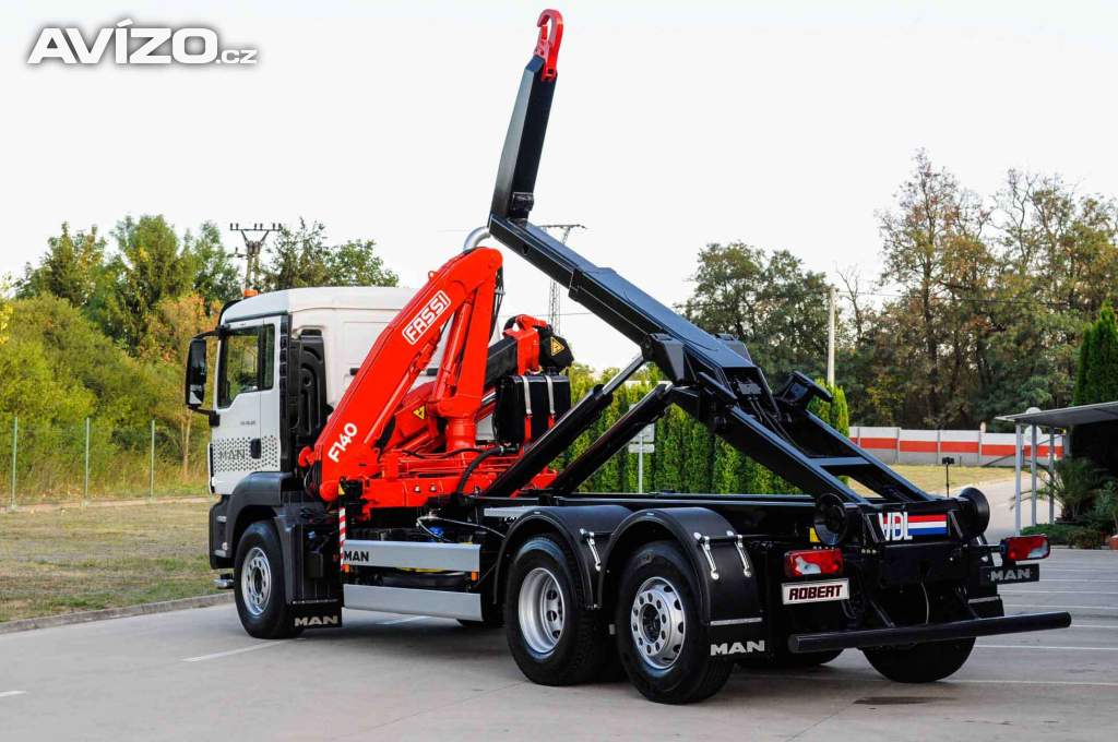 Foto inzerátu MAN TGS 28.320 HÁKOVÝ NOSIČ KONTEJNERŮ + HYDRAULICKÁ RUKA