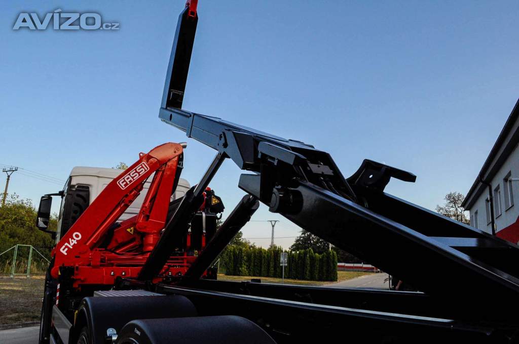 Foto inzerátu MAN TGS 28.320 HÁKOVÝ NOSIČ KONTEJNERŮ + HYDRAULICKÁ RUKA