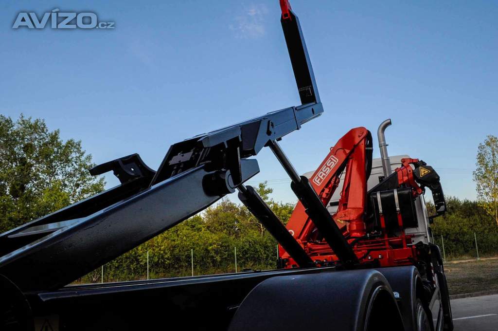 Foto inzerátu MAN TGS 28.320 HÁKOVÝ NOSIČ KONTEJNERŮ + HYDRAULICKÁ RUKA
