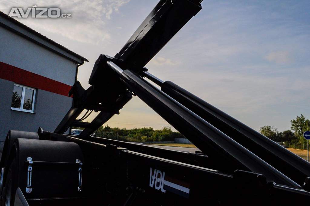 Foto inzerátu MAN TGS 28.320 HÁKOVÝ NOSIČ KONTEJNERŮ + HYDRAULICKÁ RUKA
