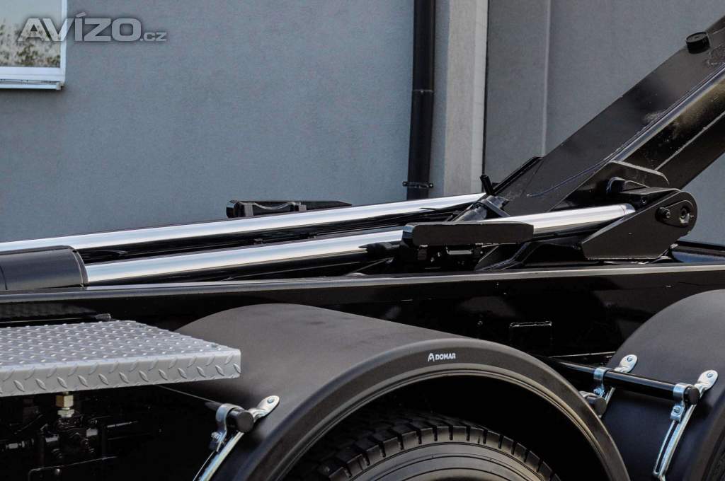 Foto inzerátu MAN TGS 28.320 HÁKOVÝ NOSIČ KONTEJNERŮ + HYDRAULICKÁ RUKA