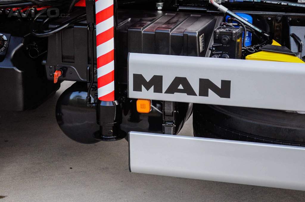 Foto inzerátu MAN TGS 28.320 HÁKOVÝ NOSIČ KONTEJNERŮ + HYDRAULICKÁ RUKA