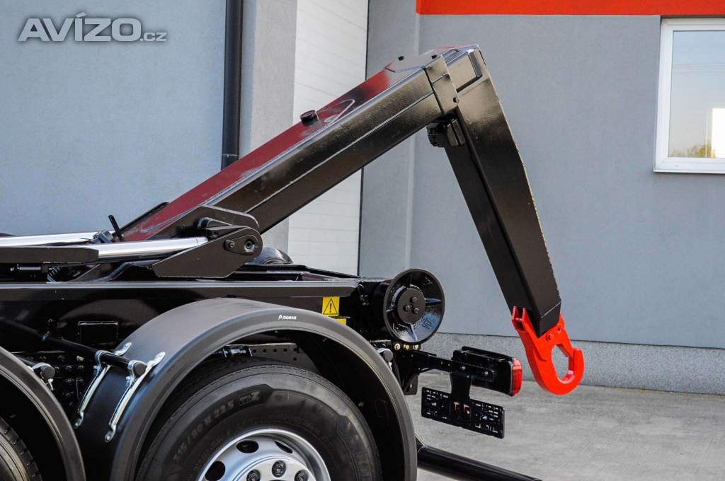 Foto inzerátu MAN TGS 28.320 HÁKOVÝ NOSIČ KONTEJNERŮ + HYDRAULICKÁ RUKA