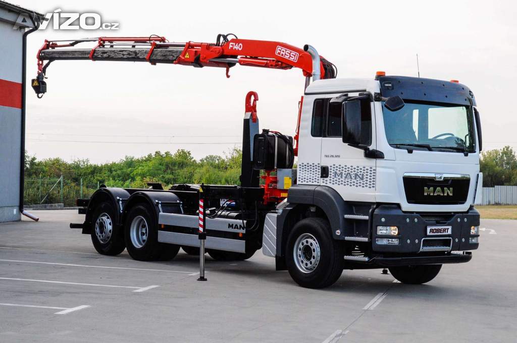 Foto inzerátu MAN TGS 28.320 HÁKOVÝ NOSIČ KONTEJNERŮ + HYDRAULICKÁ RUKA