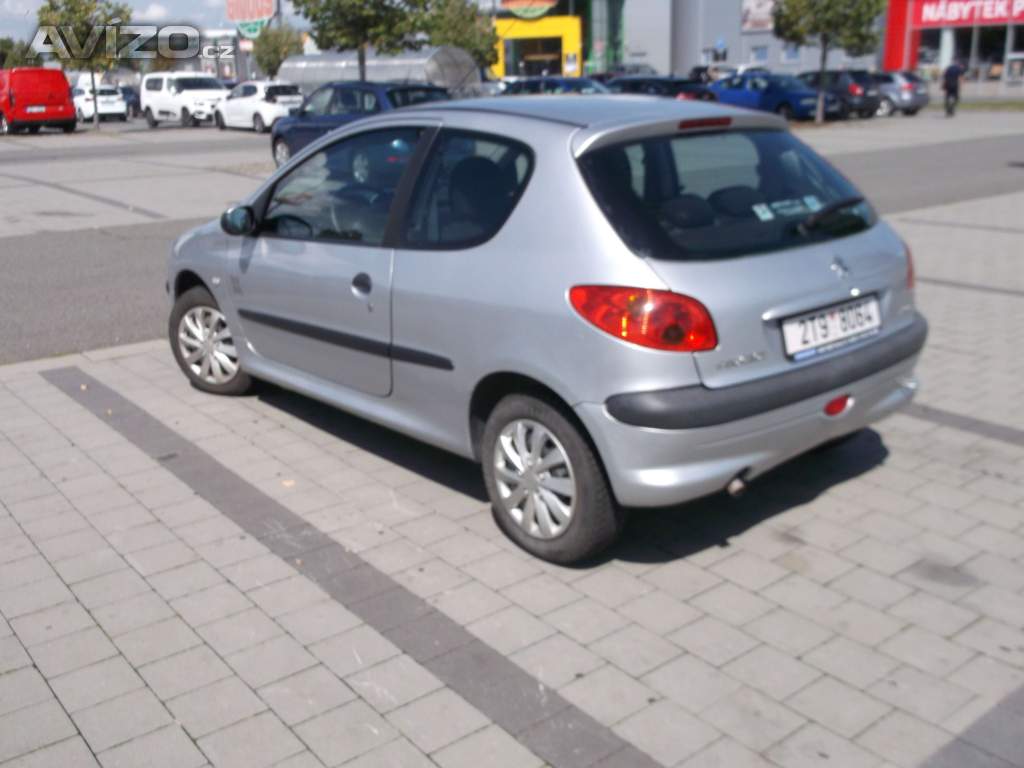 Foto inzerátu  Peugeot 206 1,1 44 kW, po 1.majitelce 86 let