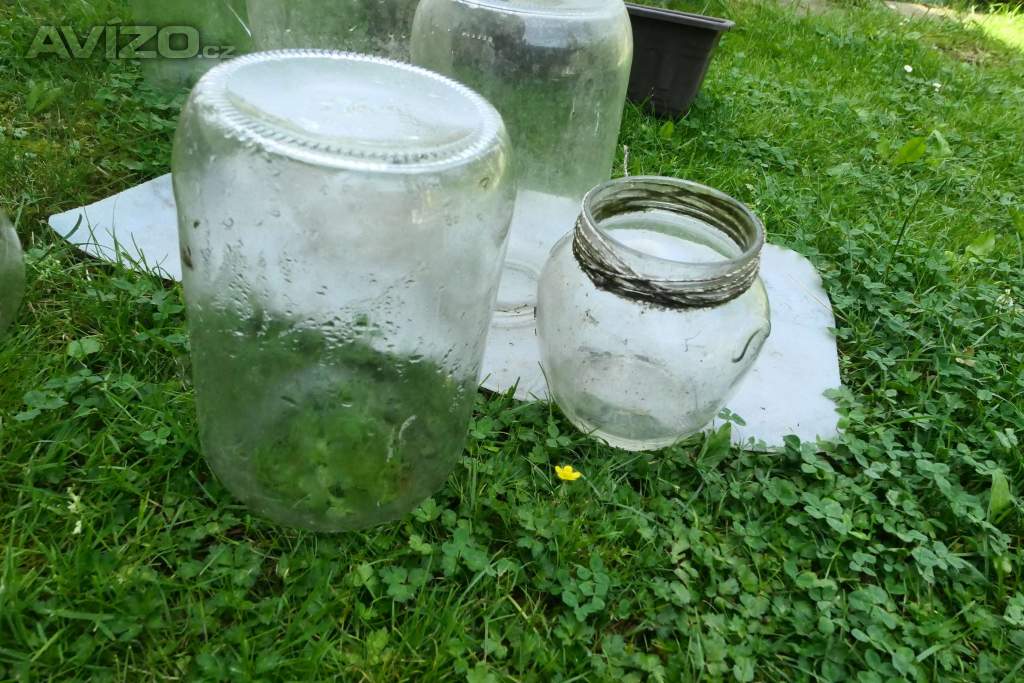 Foto inzerátu Zavařovací sklenie a kryt na žárovku nad vchod.