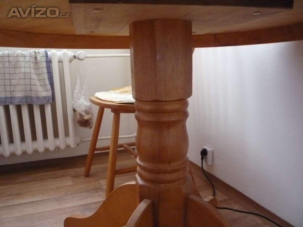 Foto inzerátu Dřevěný stůl + 4 židle