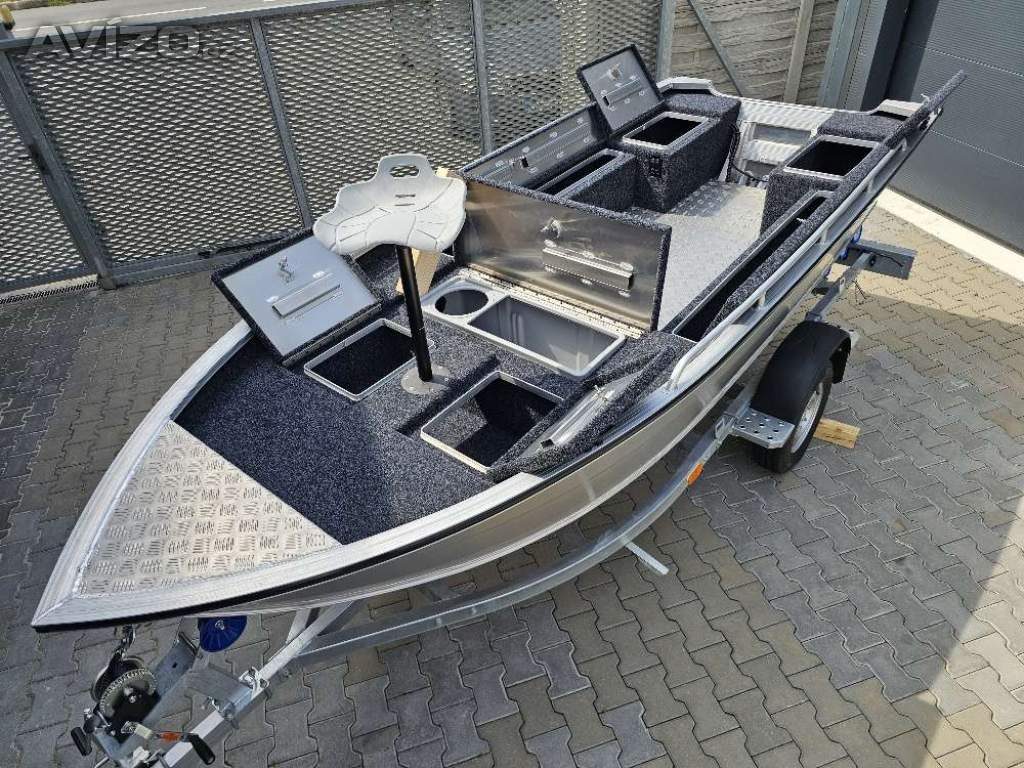 NOVÁ LOĎ. Rybářská přívlačová / bass / boat / loď / pramice.