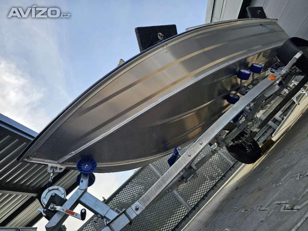 Foto inzerátu NOVÁ LOĎ. Rybářská přívlačová / bass / boat / loď / pramice.