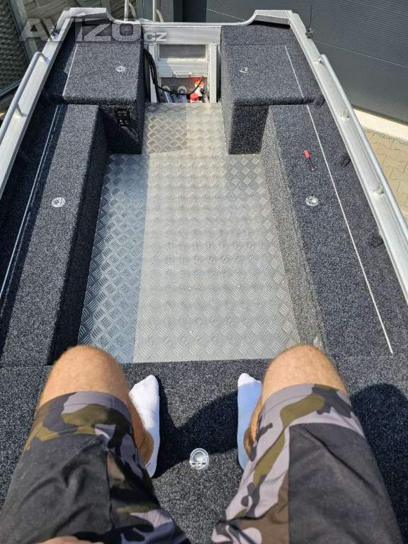 Foto inzerátu NOVÁ LOĎ. Rybářská přívlačová / bass / boat / loď / pramice.