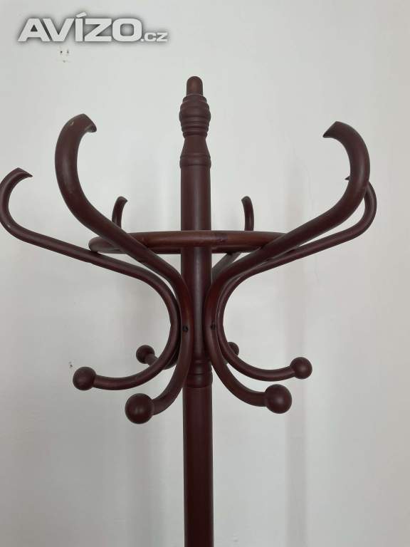 🤎 KRÁSNÝ DŘEVĚNÝ STOJANOVÝ VĚŠÁK – ELEGANTNÍ RETRO / THONET STYL