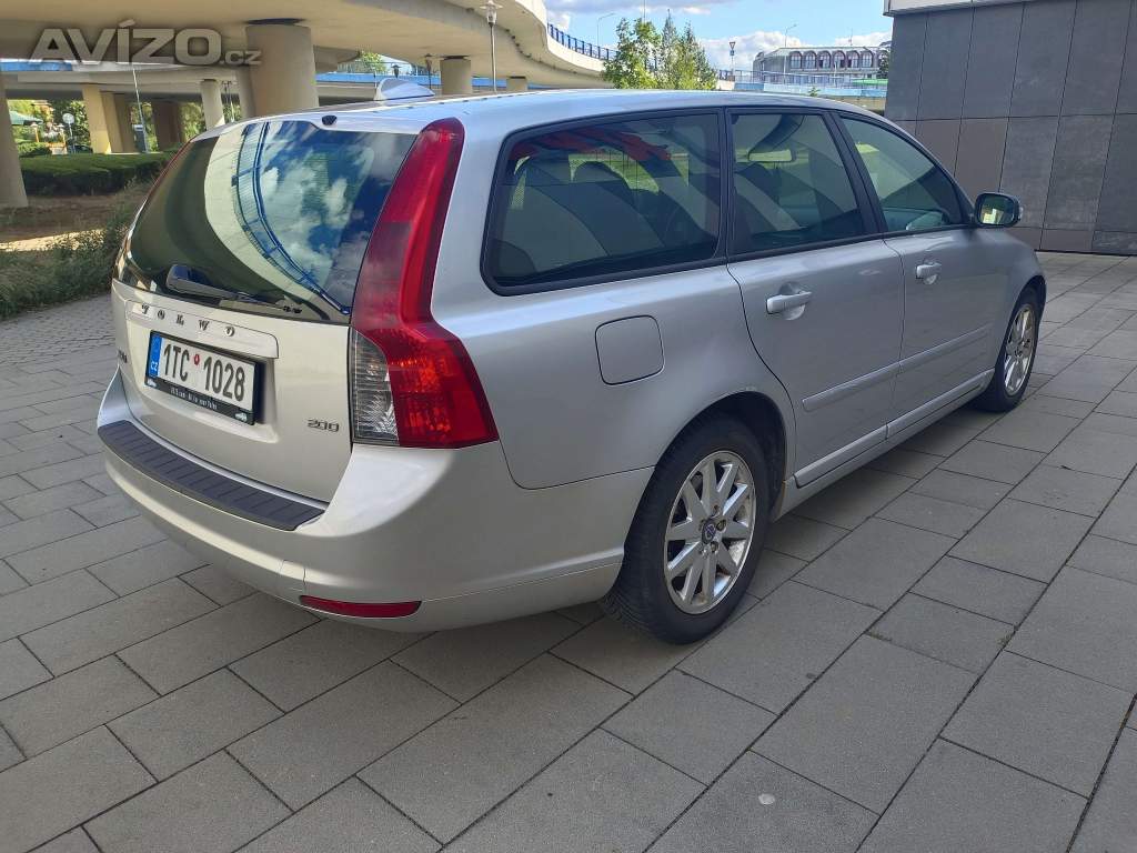 Foto inzerátu Volvo V50 - 2.0D, AUTOMAT, možná výměna 