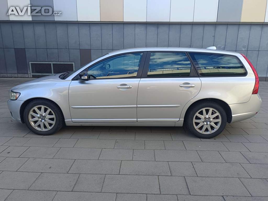 Foto inzerátu Volvo V50 - 2.0D, AUTOMAT, možná výměna 