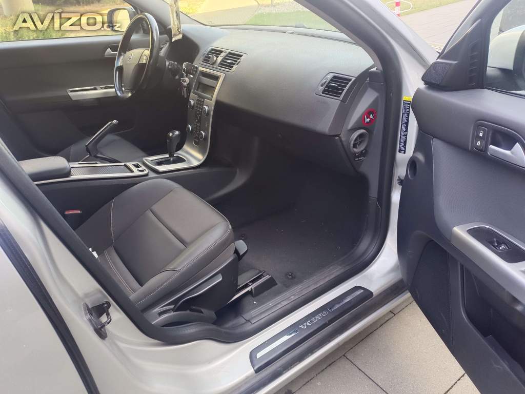 Foto inzerátu Volvo V50 - 2.0D, AUTOMAT, možná výměna 