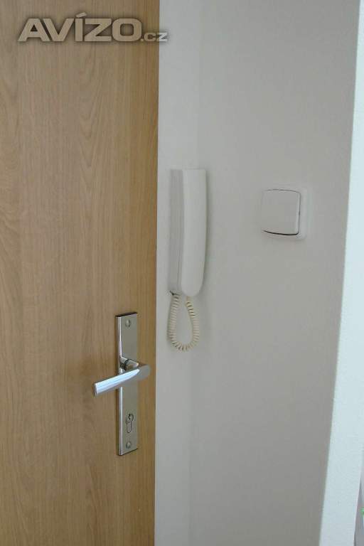 Foto inzerátu REZERVACE - Pronájem 1+kk OV-Poruba, ul. Porubská (34 m2, rekonstruováno, balkon)