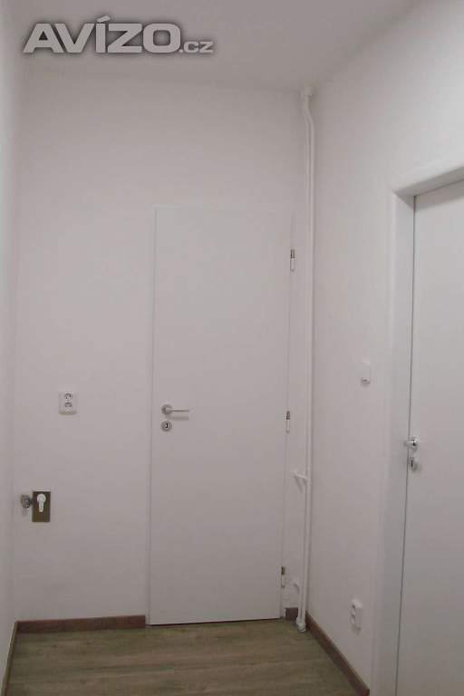 Foto inzerátu REZERVACE - Pronájem 1+kk OV-Poruba, ul. Porubská (34 m2, rekonstruováno, balkon)