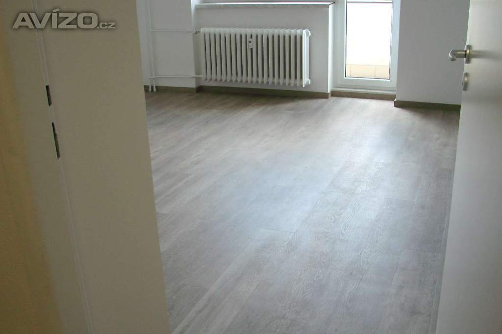 Foto inzerátu REZERVACE - Pronájem 1+kk OV-Poruba, ul. Porubská (34 m2, rekonstruováno, balkon)