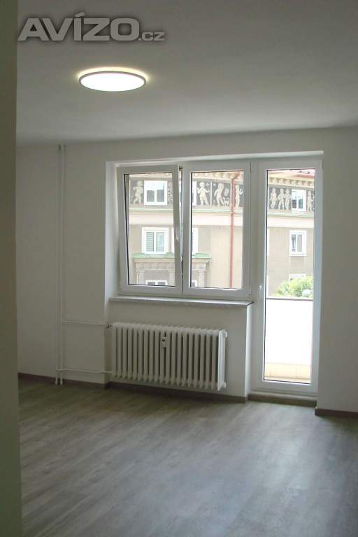 Foto inzerátu REZERVACE - Pronájem 1+kk OV-Poruba, ul. Porubská (34 m2, rekonstruováno, balkon)