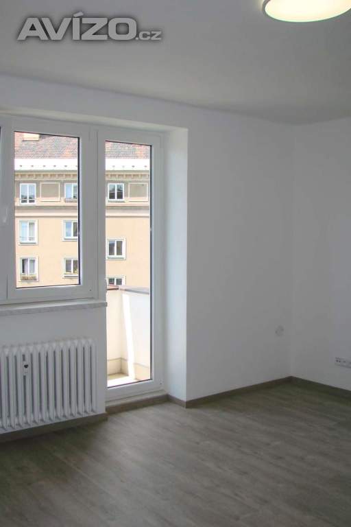 Foto inzerátu REZERVACE - Pronájem 1+kk OV-Poruba, ul. Porubská (34 m2, rekonstruováno, balkon)
