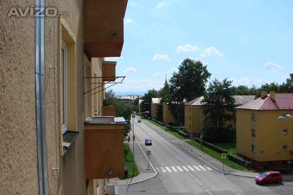 Foto inzerátu REZERVACE - Pronájem 1+kk OV-Poruba, ul. Porubská (34 m2, rekonstruováno, balkon)