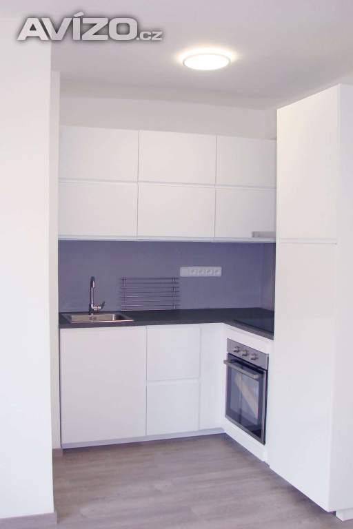 Foto inzerátu REZERVACE - Pronájem 1+kk OV-Poruba, ul. Porubská (34 m2, rekonstruováno, balkon)