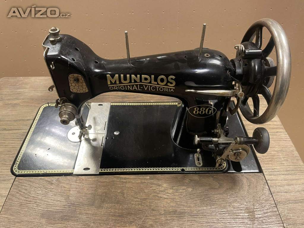 Foto inzerátu Starý šicí stroj Mundlos Victoria 88G 