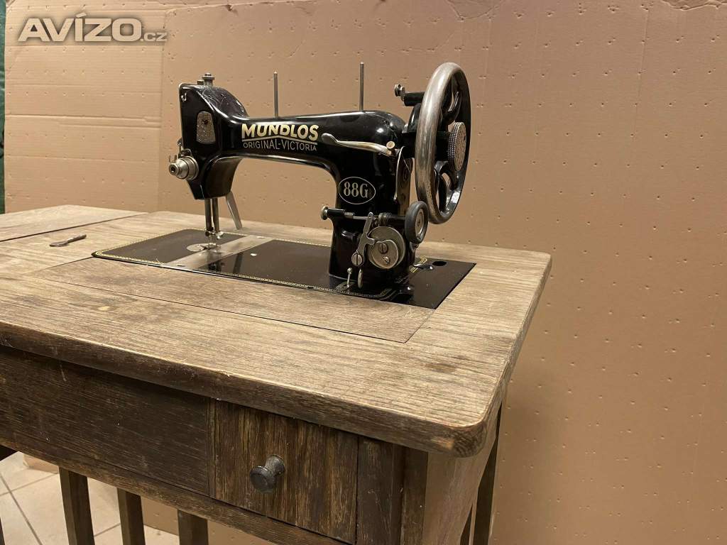 Foto inzerátu Starý šicí stroj Mundlos Victoria 88G 