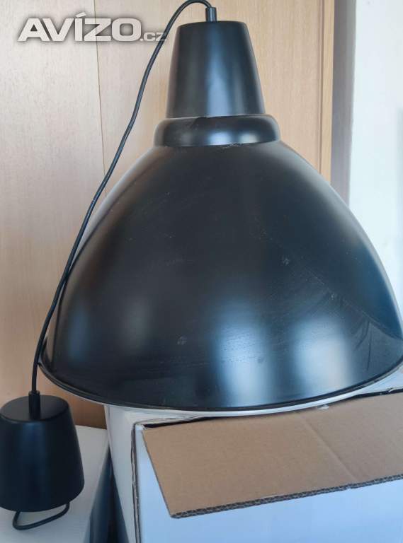 Industriální lampy.