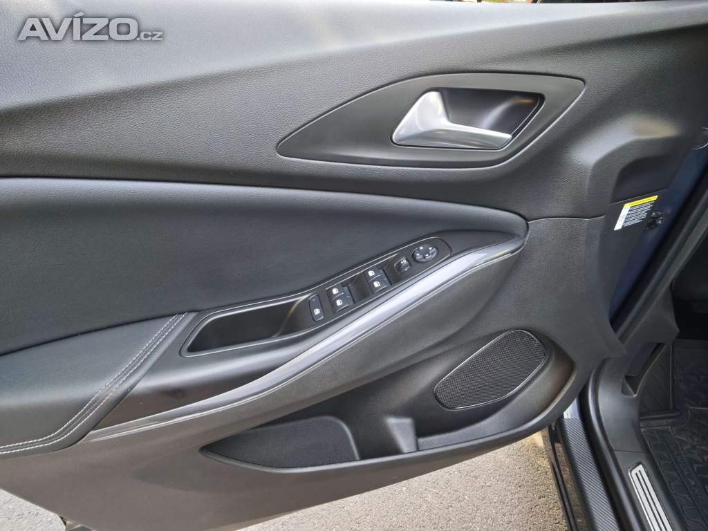 Foto inzerátu Opel Grandland X 1.6 benzín 180 koní 1. majitel 