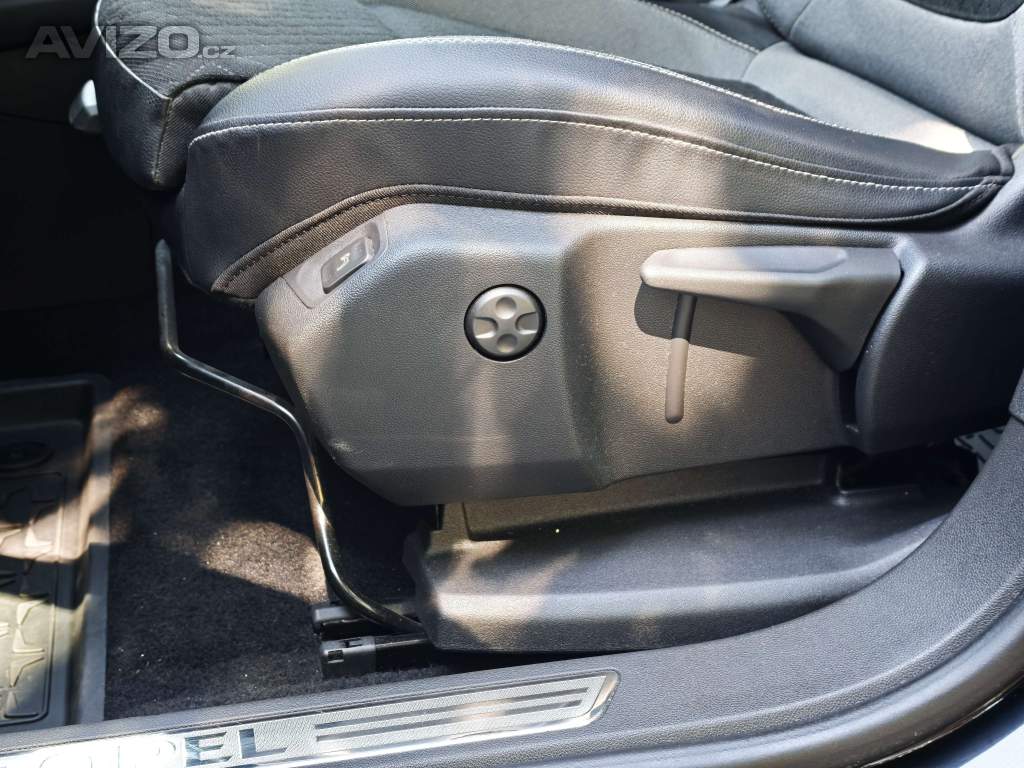 Foto inzerátu Opel Grandland X 1.6 benzín 180 koní 1. majitel 