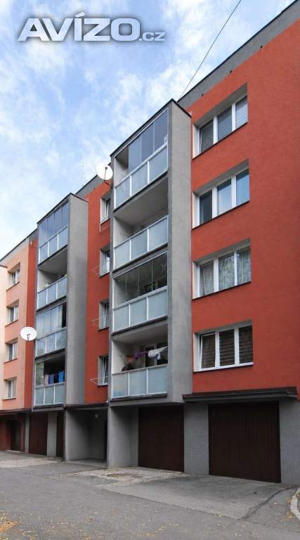 REZERVACE - Pronájem prostorného bytu 3+1, 80 m², velká kuchyň