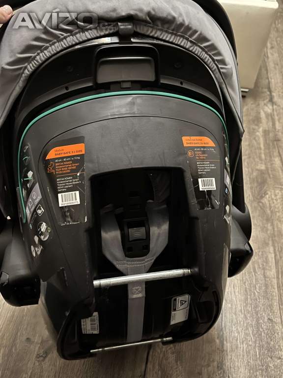 Foto inzerátu Autosedačka Britax Römer BABY-SAFE 3 i-SIZE vč. otočné základny