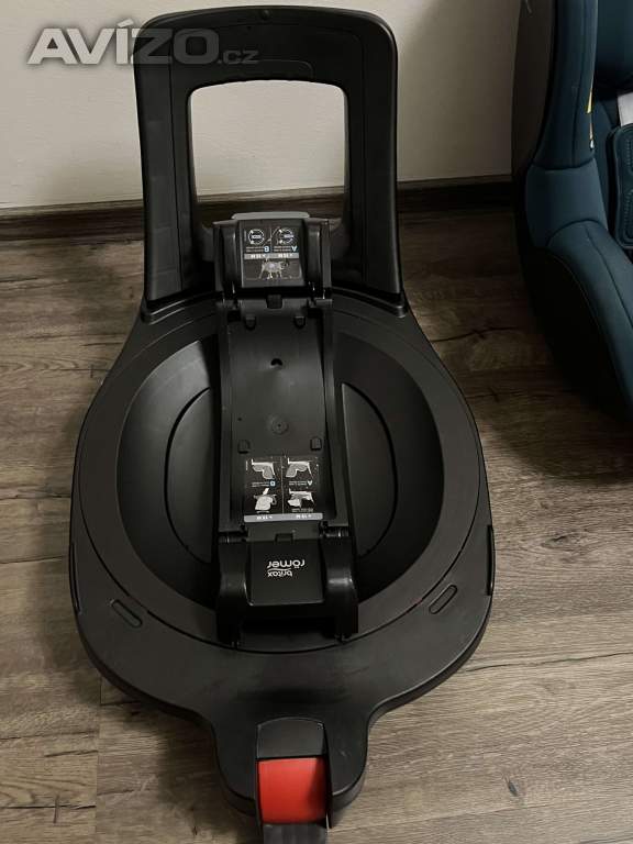 Foto inzerátu Autosedačka Britax Römer BABY-SAFE 3 i-SIZE vč. otočné základny