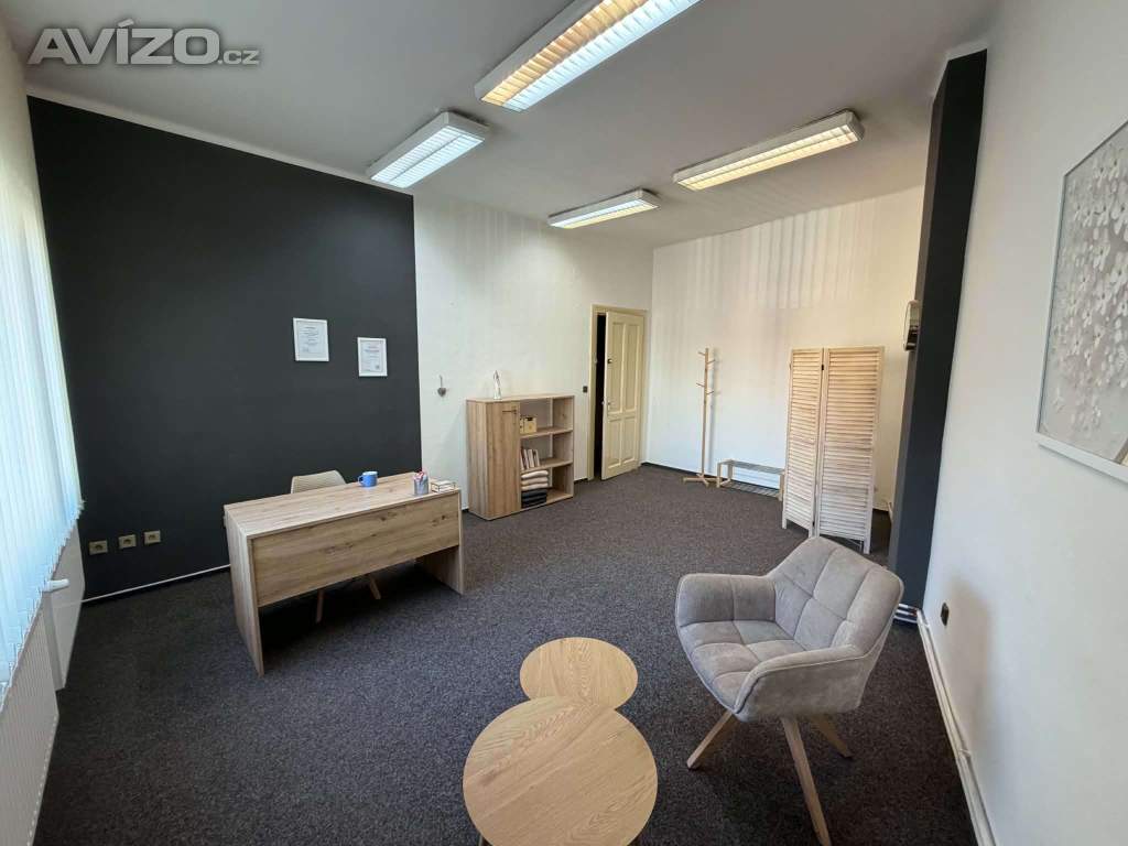 REZERVACE - Kancelář 27m2 - CENTRUM OV - nájem 3.000,- 