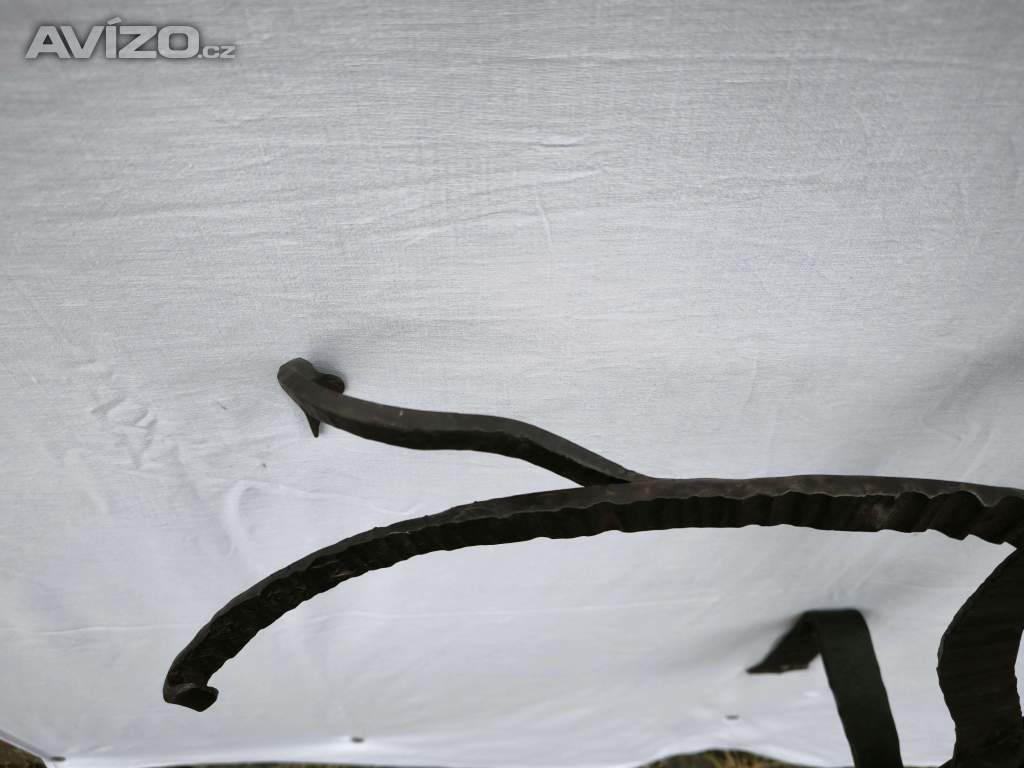 Foto inzerátu SKLENĚNÝ KRUH VSAZENÝ V RUČNĚ UMĚLECKÉ KOVANÉ KONSTRUKCI OD KOVÁŘE,