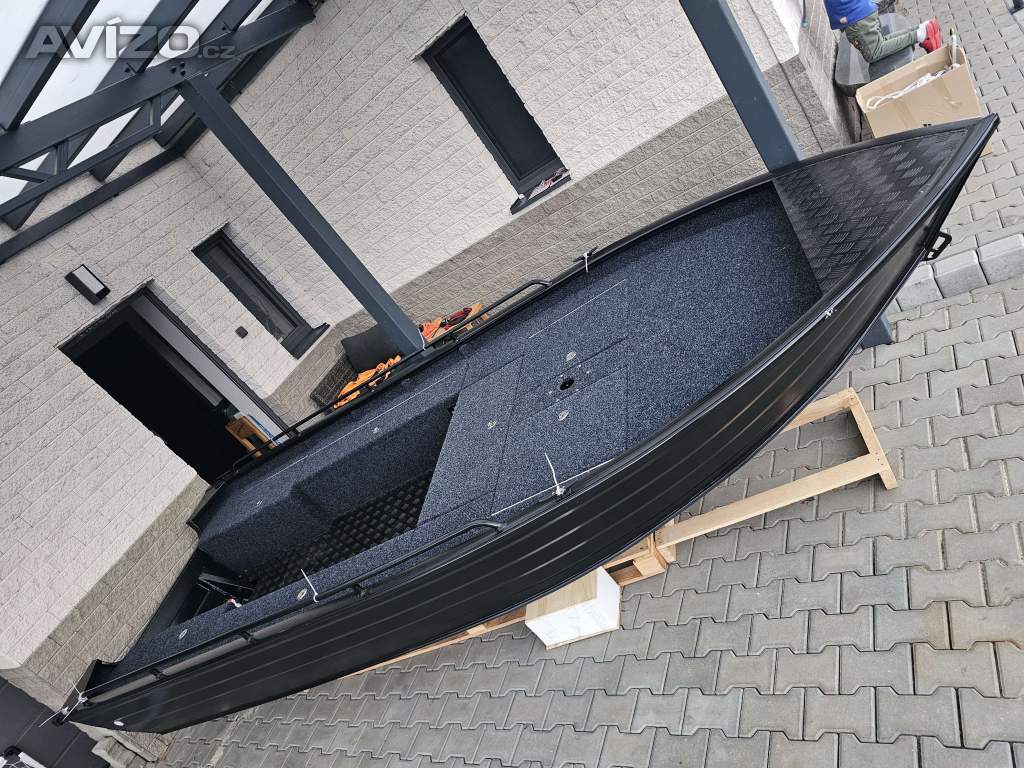 Foto inzerátu NOVÁ LOĎ. Rybářská přívlačová / bass / boat / loď / pramice.