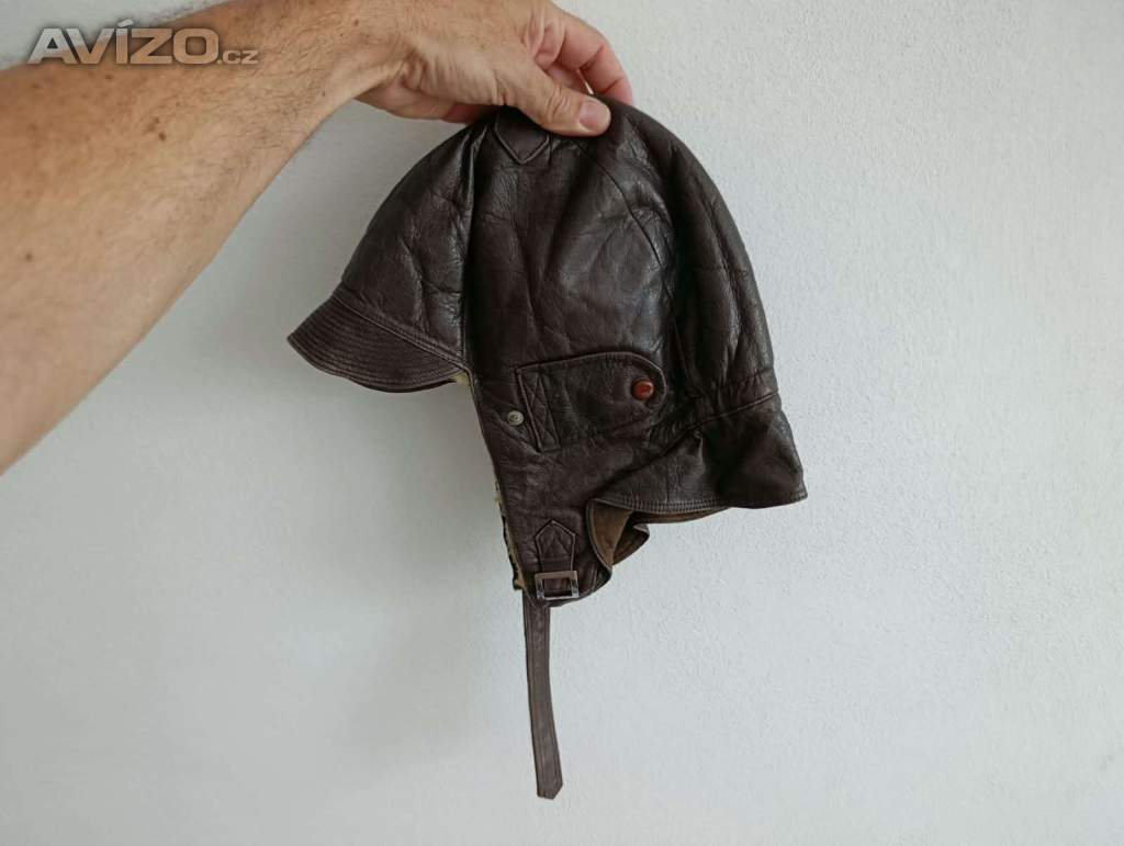 Foto inzerátu Stará kožená letecká / motoristická kukla s kožíškem