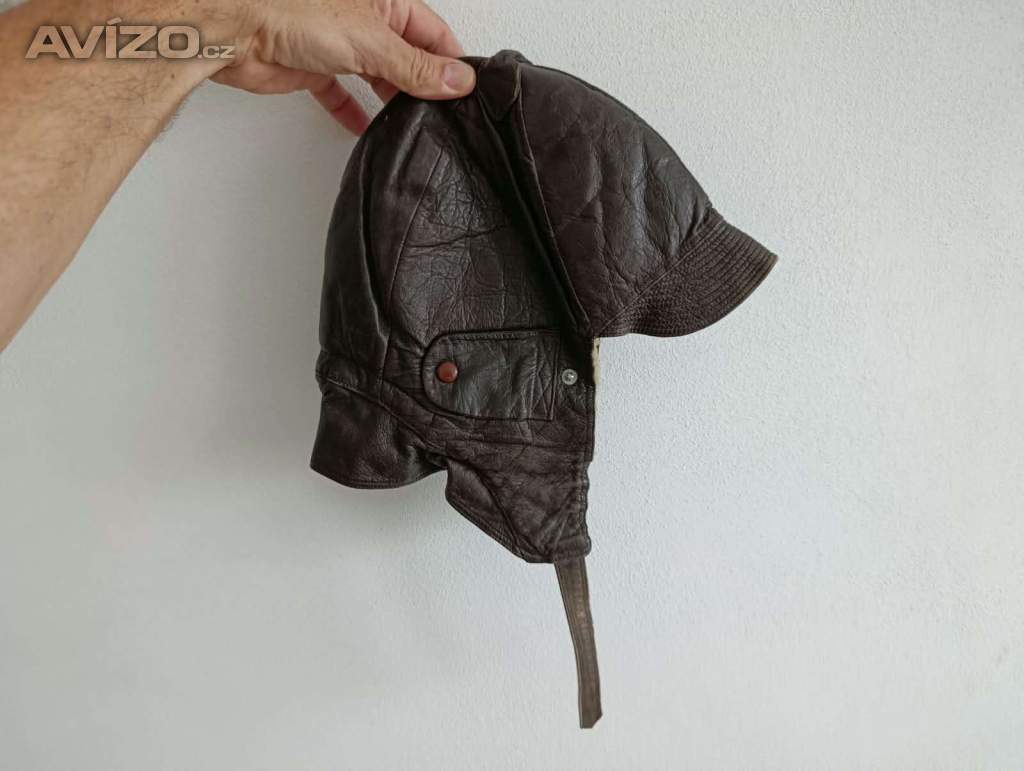 Foto inzerátu Stará kožená letecká / motoristická kukla s kožíškem