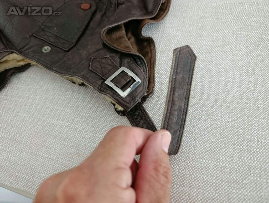 Foto inzerátu Stará kožená letecká / motoristická kukla s kožíškem