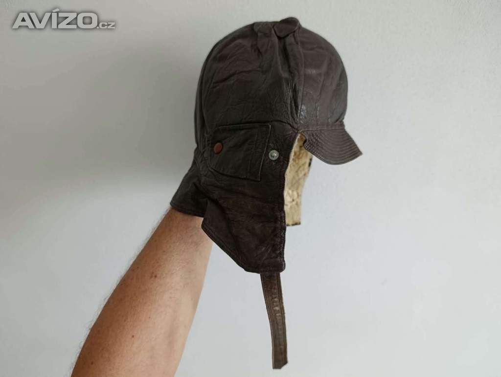 Foto inzerátu Stará kožená letecká / motoristická kukla s kožíškem
