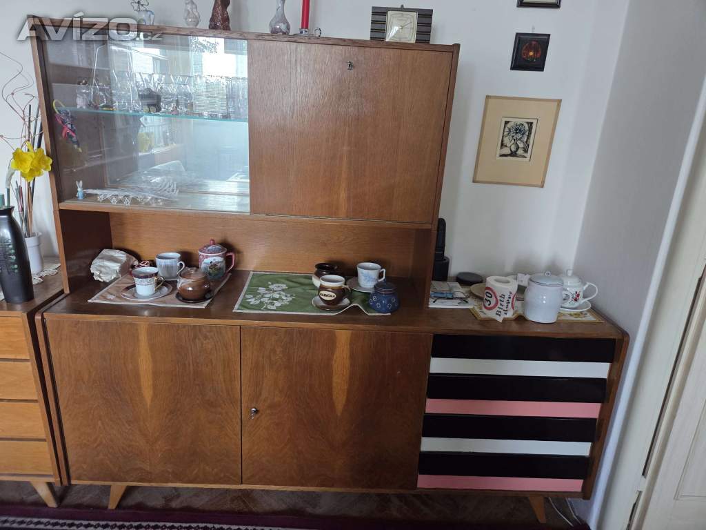 Retro nábytek z 50. až 70. let, komody a knihovna Jiroutek