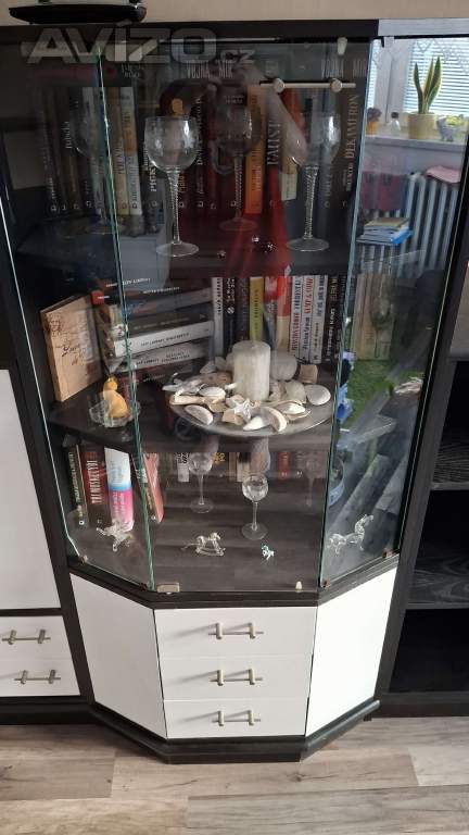 Foto inzerátu Skříň/ vitrína se šuplíky