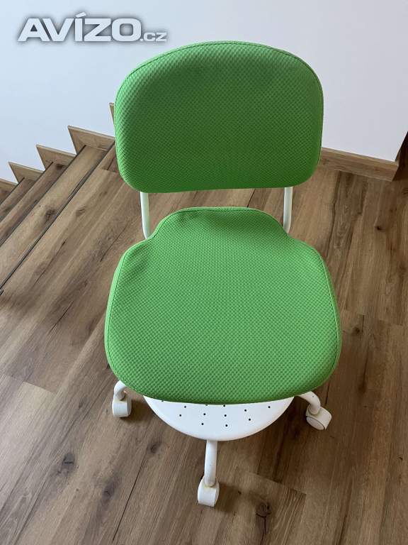 Nabízím modrou a zelenou točící židli pro děti
