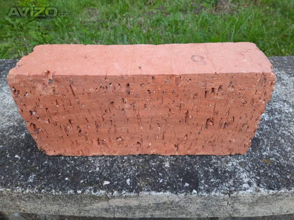 PRODÁM 200 KUSŮ NEPOUŽITÝCH pálených cihel 250x120x65